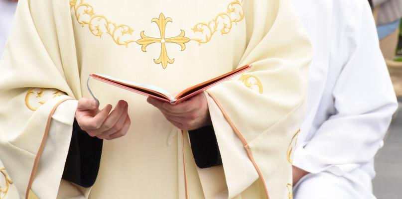 Co wiernych boli w Kościele? Episkopat ujawnia raport