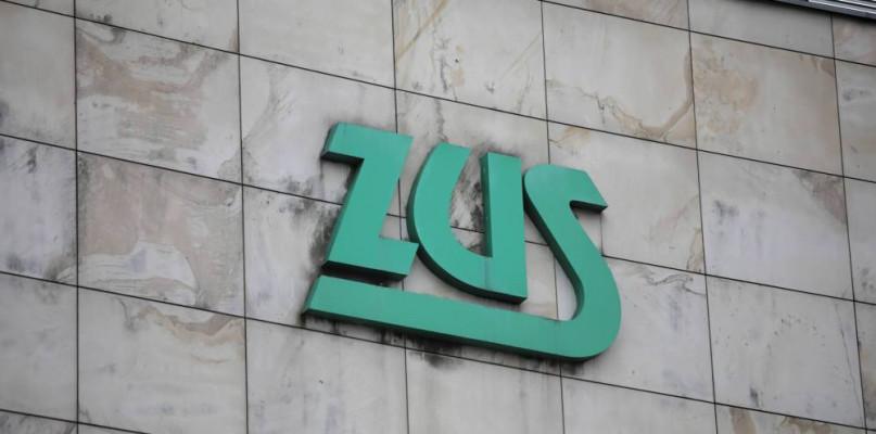 ZUS ostrzega przed oszustami! Chodzi o wypłaty dodatkowej emerytury