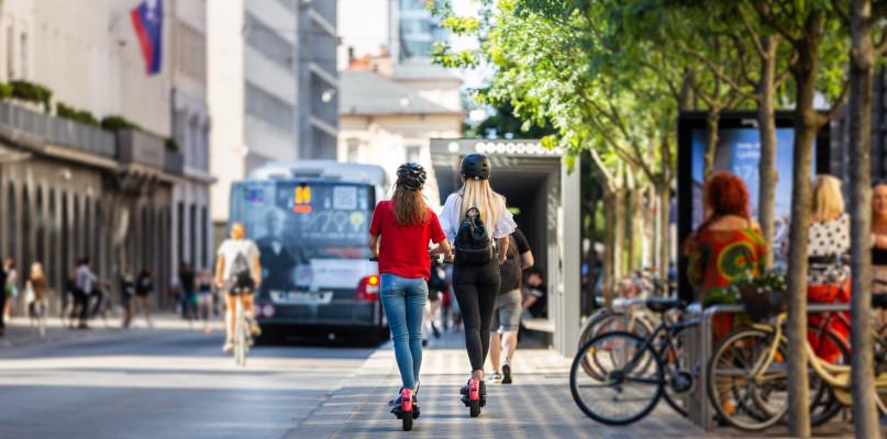 Piesi, rowerzyści i transport publiczny - priorytety miejskiej mobilności