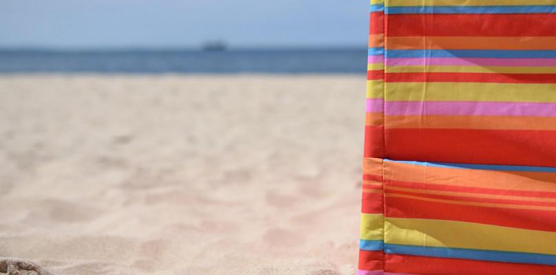 Tragedia na plaży. Nie żyje mężczyzna! Wszystko przez... parawany?