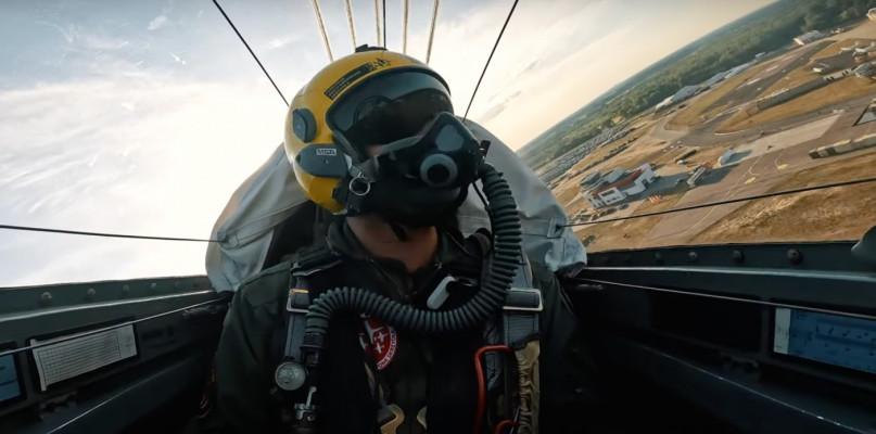 Polacy odtworzyli akrobacje z filmu „Top Gun”! Zobacz nagranie!