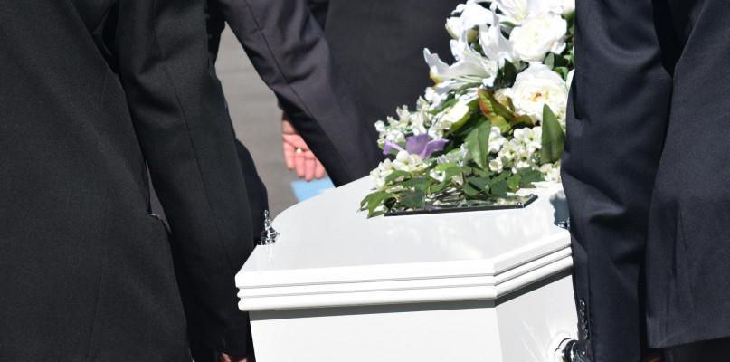 Zasiłek pogrzebowy będzie waloryzowany? Ministerstwo ujawnia plany