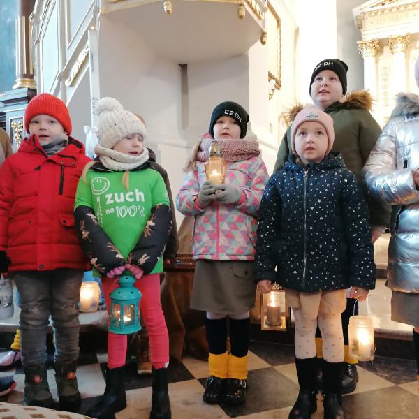 Harcerze przynieśli światło mieszkańcom