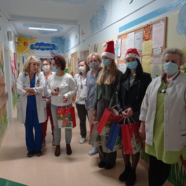 Goście z prezentami w sokołowskim szpitalu