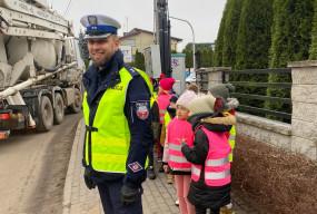 Sokołowscy policjanci z prezentami u pierwszaków z „Czwórki”