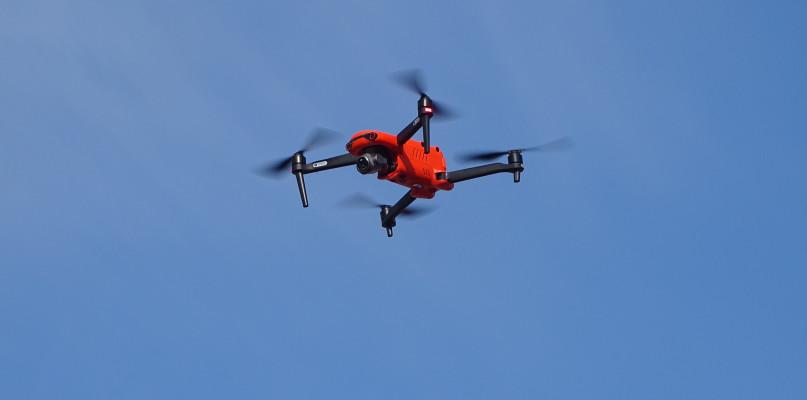 Antysmogowe drony badają, czym palą w piecach sokołowianie