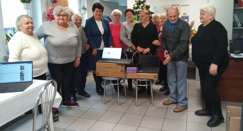 Klub Senior+ ze Sterdyni dostał laptopy i tablety