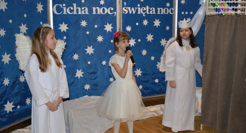 Uczniowie i mieszkańcy kolędowali w Nowej Wsi
