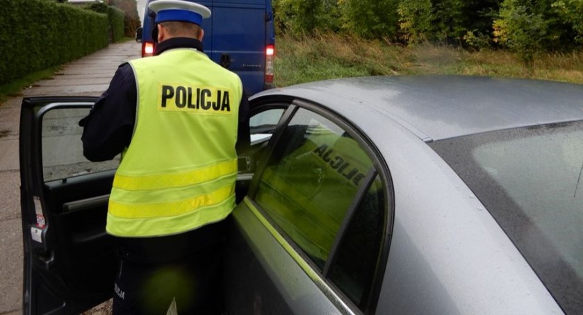 Kierująca BMW uderzyła w forda, ale policja wystawiła dwa mandaty...