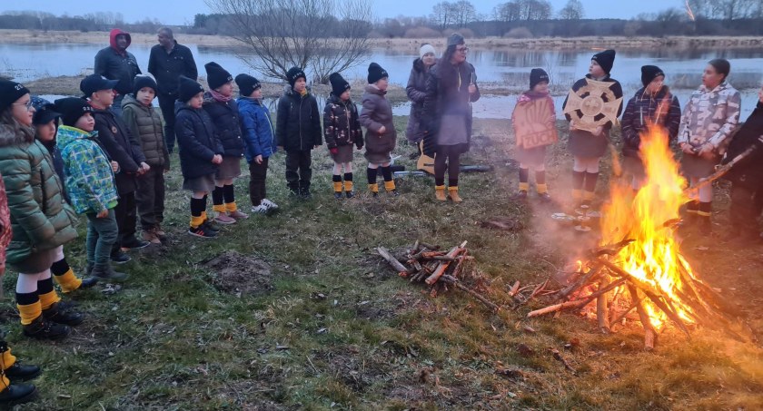 Obietnica i przyrzeczenie nad Bugiem, w blasku ogniska