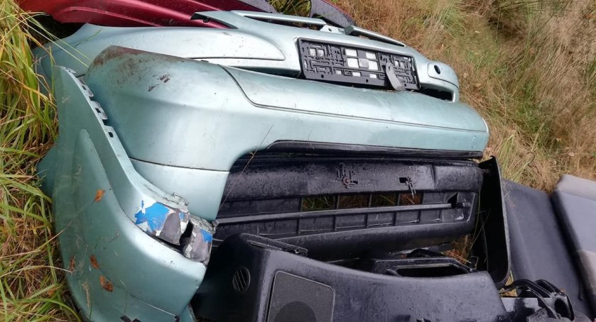 Ktoś wywiózł śmieci z dziupli samochodowej? Leżą do tej pory...