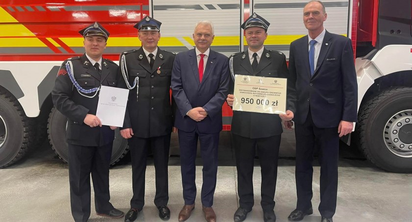 Dostali po 950 tys. zł na zakup nowych wozów strażackich