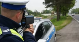 Młody kierowca stracił prawko, dostał 2 tysiące mand…
