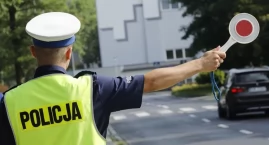 Pędził po Sokołowie 117 km/h. Stracił prawo jazdy, do tego..