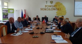 Zamiast na tajemniczego doradcę, dajmy pieniądze szkołom!