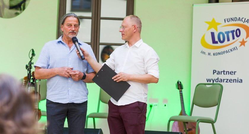 Profesorowie i rektor podziwiali te pejzaże...