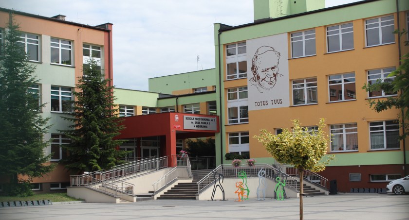 Nadzwyczajna sesja w Węgrowie. Radni będą debatować o sprawie dyrektora SP nr 2.