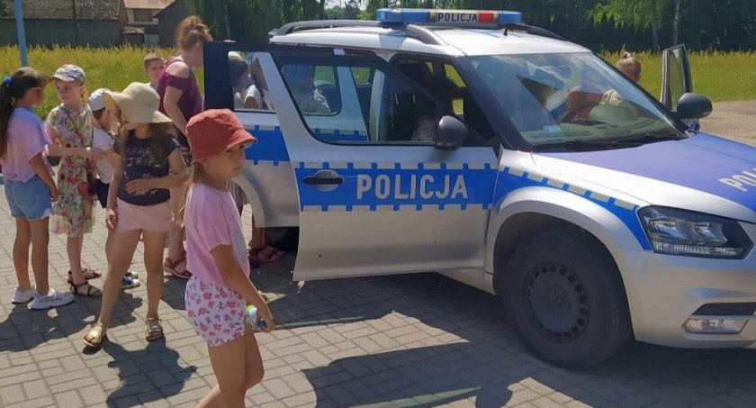 Węgrowscy policjanci w trosce o bezpieczeństwo dzieci