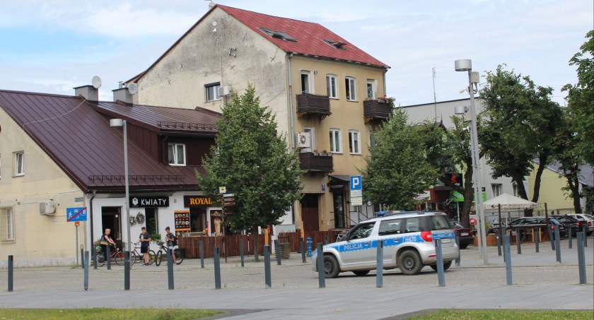 Kronika policyjna. Zderzenie z łosiem, potrącenie dziecka i rozbita szyba.