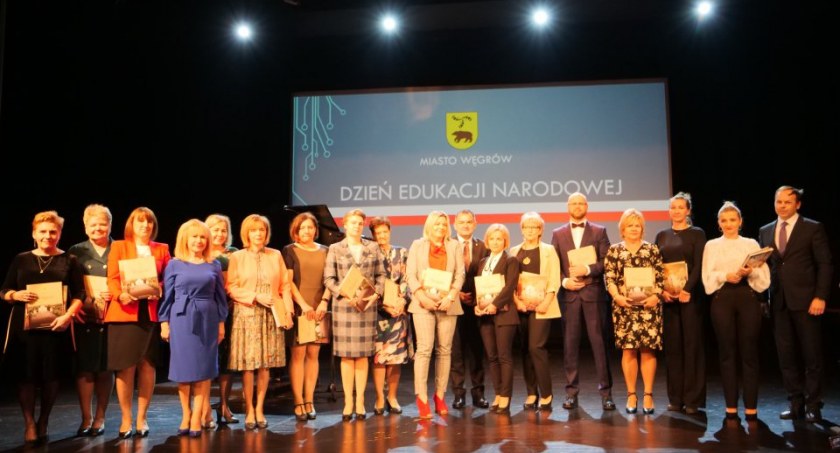 Powiat i miasto nagrodziły dyrektorów i nauczycieli