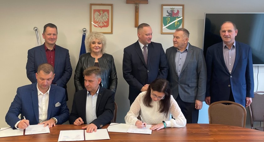 Grębków: tu będzie urząd gminy, ośrodek zdrowia i GOK. Umowa podpisana.