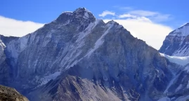 Dobry turysta to chory turysta? Kulisy afery z helikopterami w Nepalu