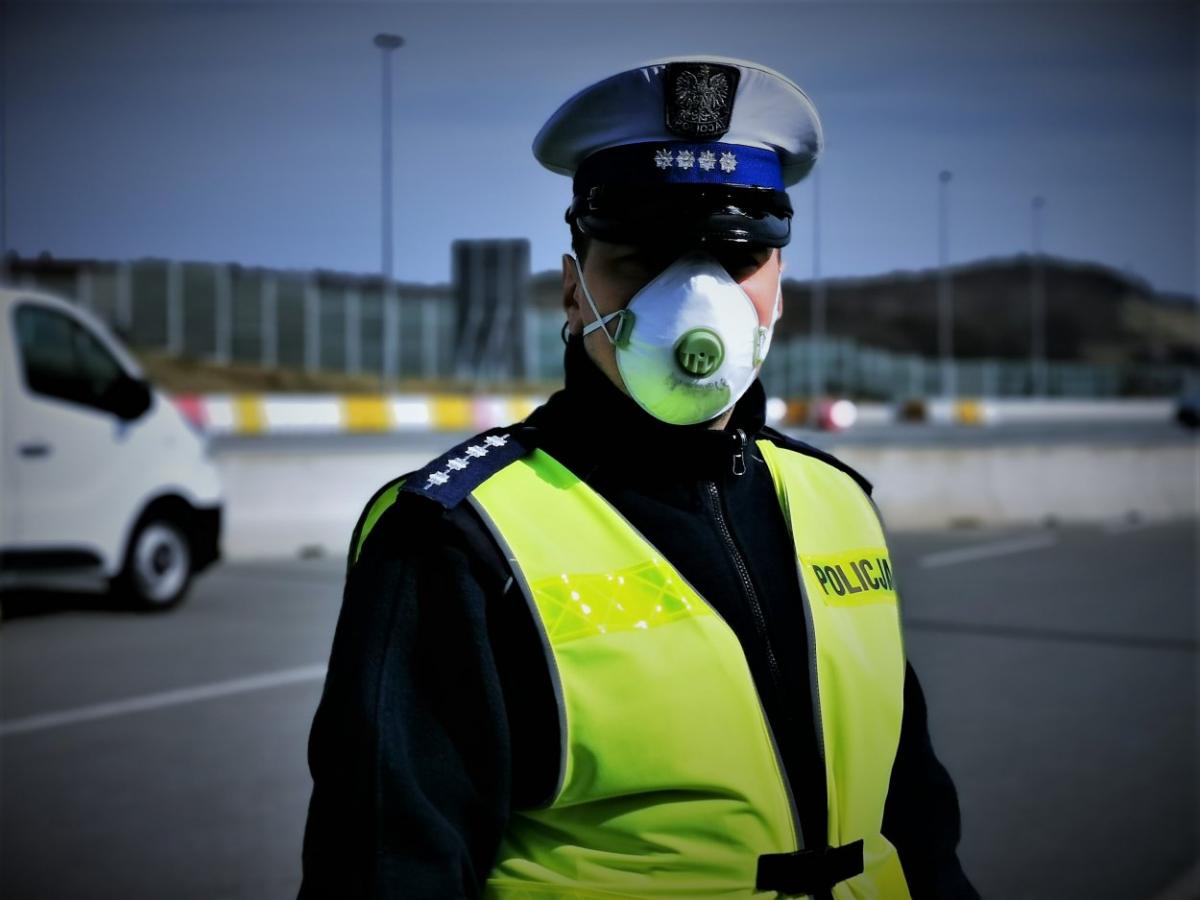 Powiadomił policję, że uderzył kolegę młotkiem w czoło. Teraz może zapłacić nawet 1500 zł grzywny