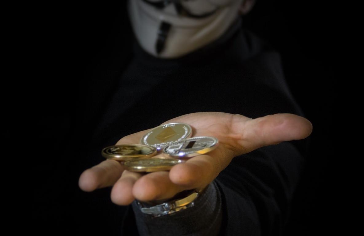 Oszust oferował duże pieniądze za kryptowalutę. Miał pecha - trafił na detektywa!