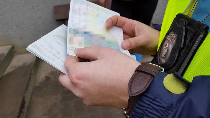 Obywatele Ukrainy i Białorusin pracowali nielegalnie w firmie transportowej