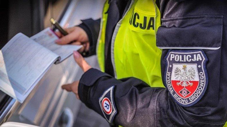 Policjanci wyjaśniają przyczyny wypadku w Polanach. Motorowerzysta trafił do szpitala