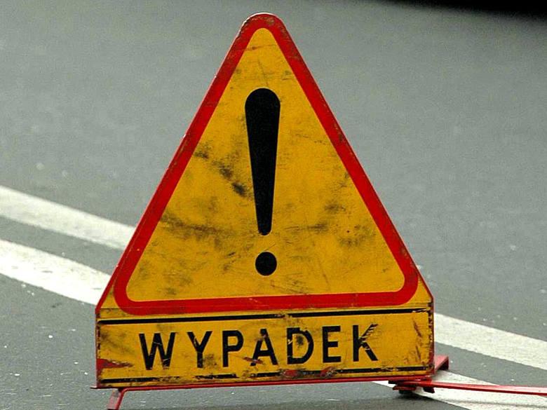 Trzy auta rozbite koło Kętrzynianki. Jedna osoba trafiła do szpitala