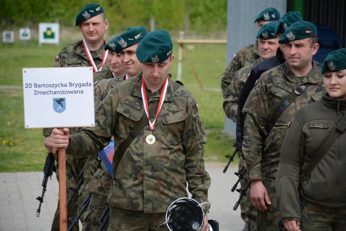 Mistrzostwa w strzelaniu z broni etatowej żołnierzy 16. Dywizji Zmechanizowanej w bartoszyckim garnizonie