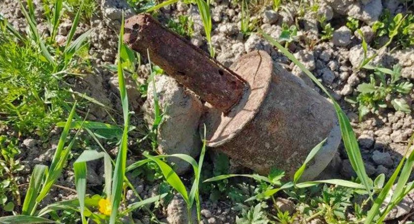 Bezledy// Granat na granicy znaleźli funkcjonariusze SG