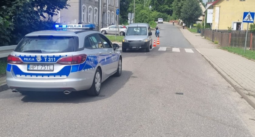 Nie zauważył kobiety idącej przez przejście dla pieszych. 72-latka trafiła do szpitala