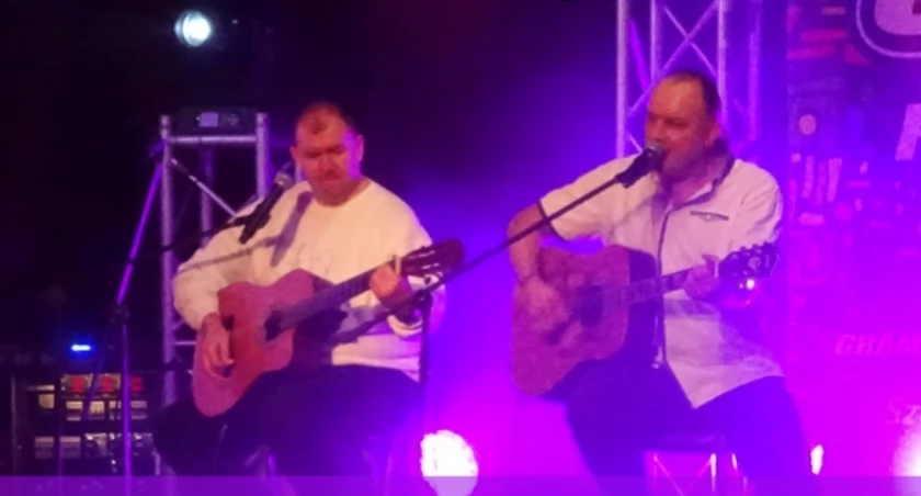 Zaduszki Muzyczne ze Starymi Drobnymi Małżami w Bartoszyckim Domu Kultury 