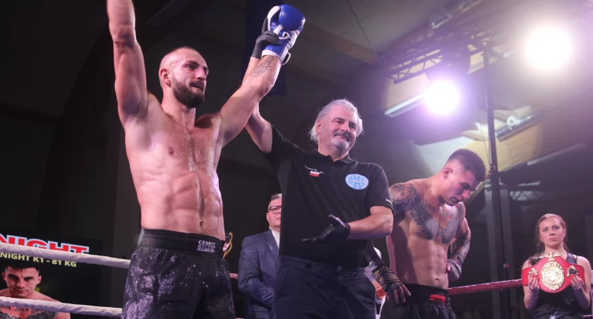 Pięściarze i kickboxerzy walczyli w Gminnej Hali Sportowej w Bezledach [ZDJĘCIA, WYNIKI]