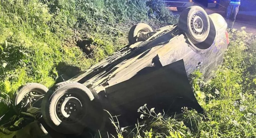 Dwaj pijani kierowcy w gminie Bisztynek zakończyli jazdę na dachu