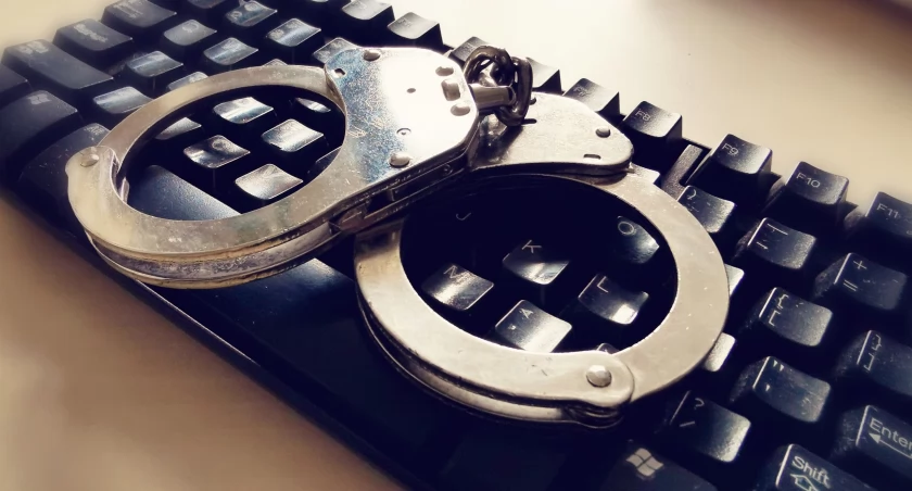 37-latek przewoził 3 kilogramy amfetaminy i potrącił policjanta. Spędzi w więzieniu 2 lata i 6 miesięcy