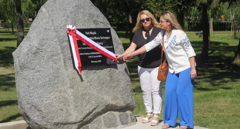 Zielone dziedzictwo Bartoszyc - uroczystość odsłonięcia tablicy pamiątkowej Kazimierza Szpury