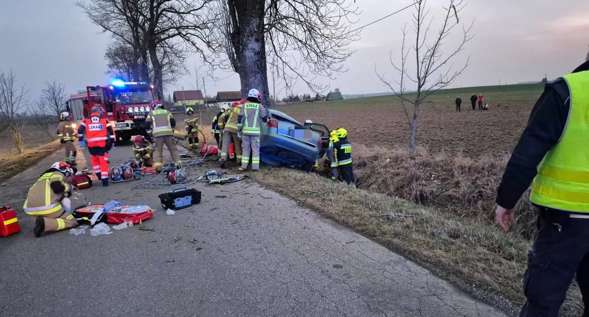 Tragiczny wypadek na trasie Wiatrowiec – Sokolica. 19-letni kierowca z Bisztynka nie żyje