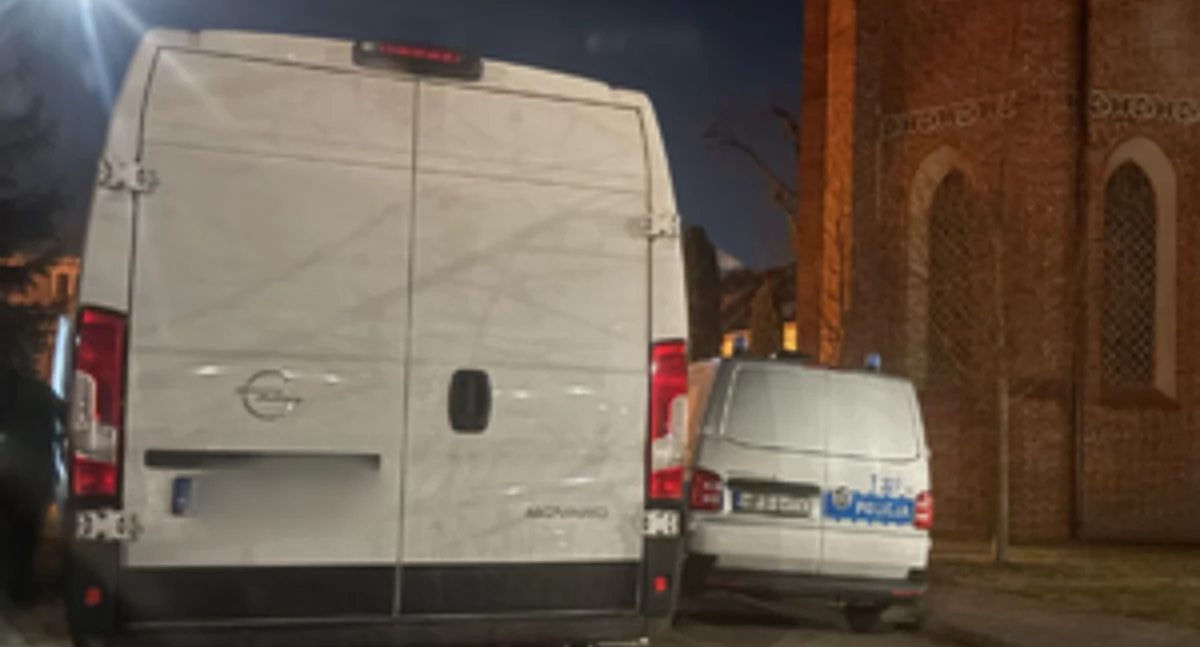 Policjant po służbie ujawnia pijanego kierowcę busa w Bartoszycach. 