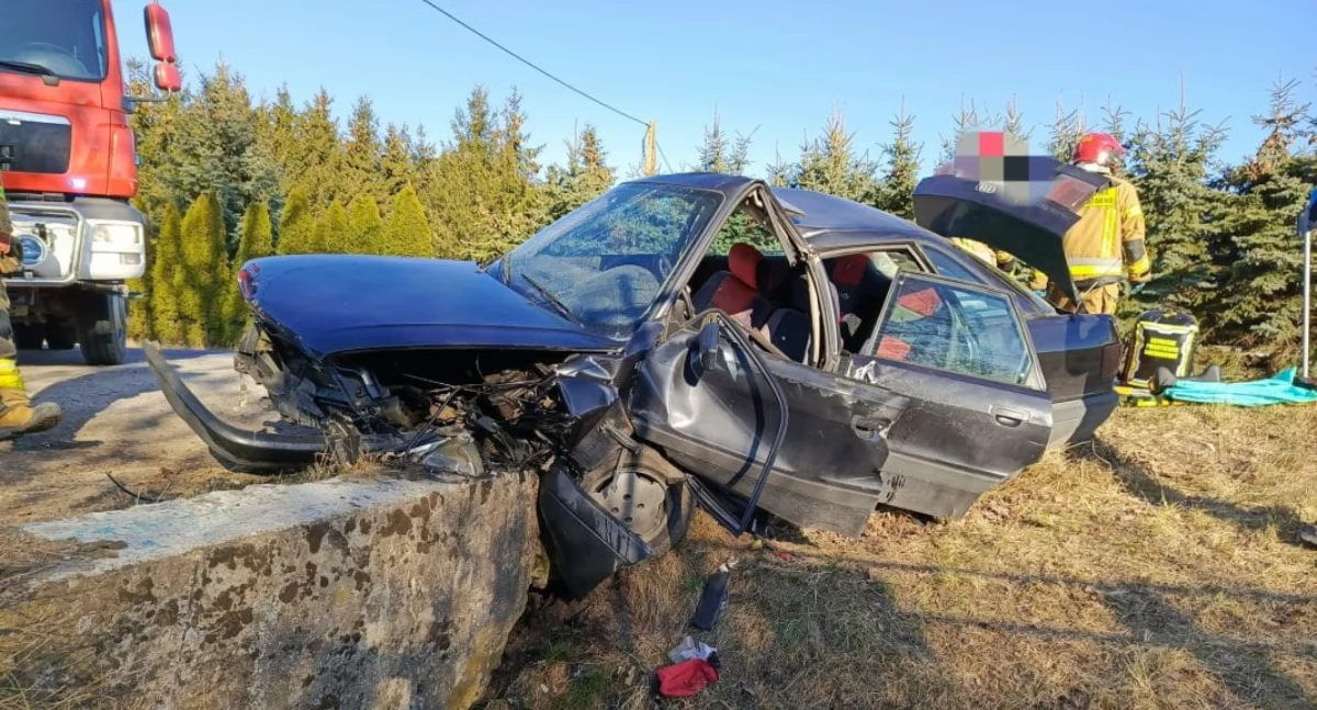 Poważny wypadek drogowy – kierowca w ciężkim stanie po uderzeniu w betonowy przepust
