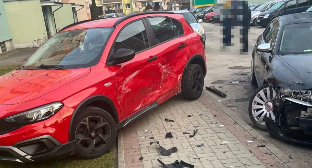 Pijany 20-latek zniszczył 3 samochody na osiedlu w Bartoszycach