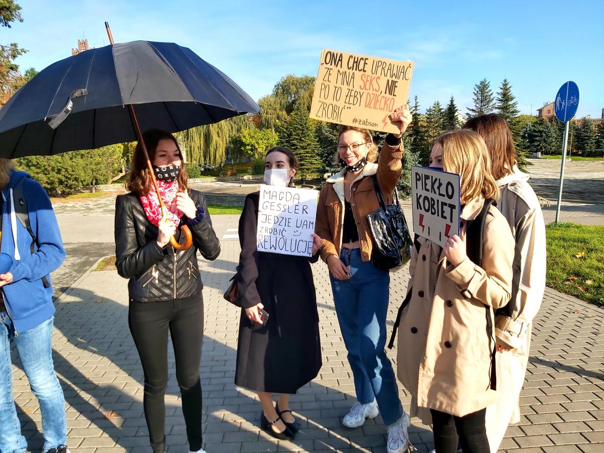 Bartoszyce. Protest młodzieży przeciwko orzeczeniu TK. Naszym celem nie jest niszczenie ołtarzy