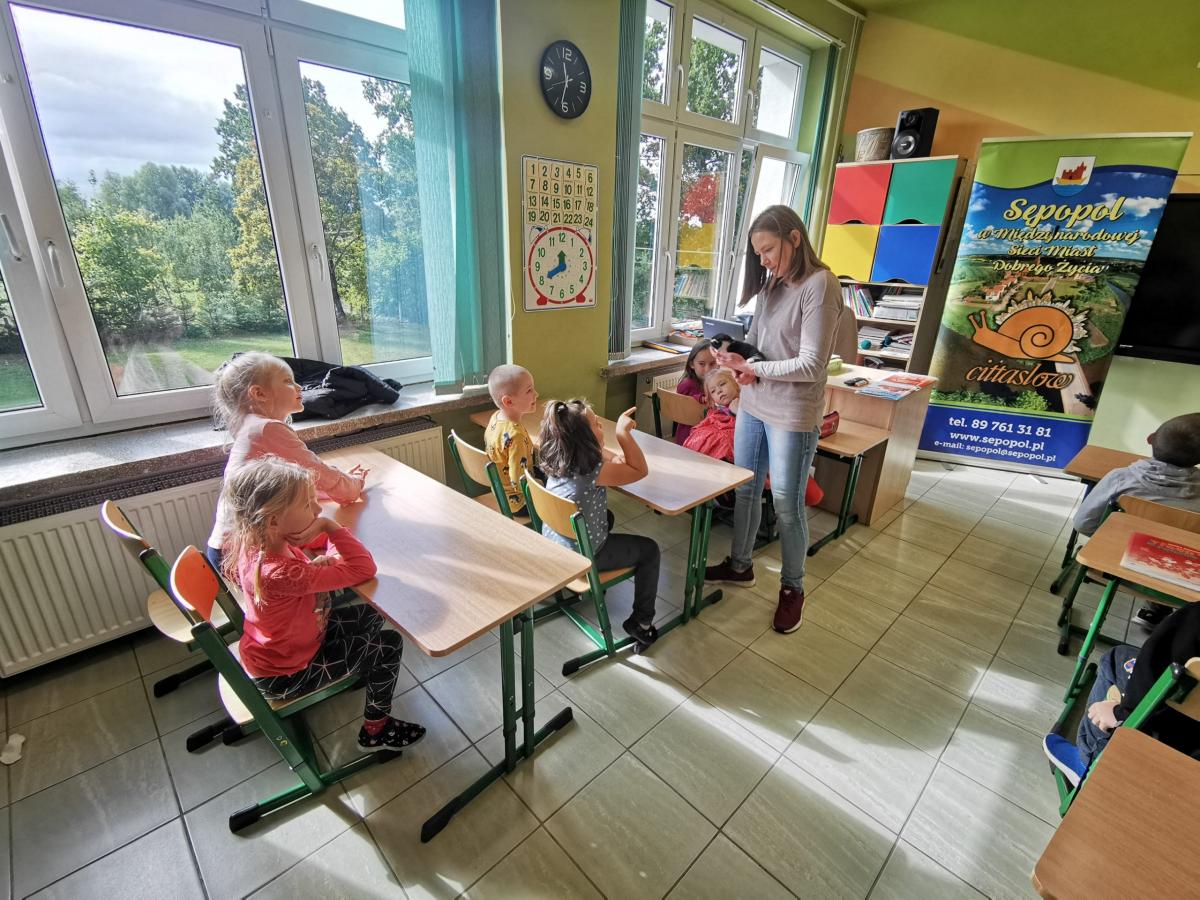 Tydzień Cittaslow w Sępopolu. Uczniowie pomagali zwierzętom oraz poznawali lokalną poezję