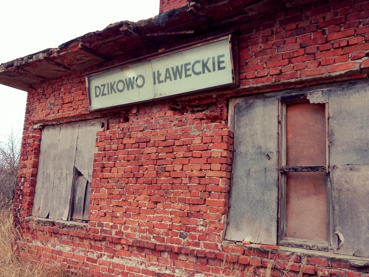 Umiera dworzec w Dzikowie Iławeckim (gm. Górowo Iławeckie)