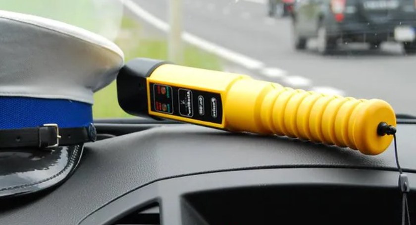 Pijany rowerzysta dwa razy w ciągu kilku dni wpadł w ręce bartoszyckiej policji. Wydmuchał 0,25 a potem 1,5 promila. Zapłaci nie mniej niż 2500 tys. złotych