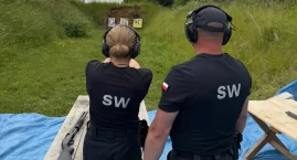 Funkcjonariusze Zakładu Karnego w Kamińsku stale podnoszą swoje kwalifikacje. Szkolenia z samoobrony, strzelectwa i pierwszej pomocy