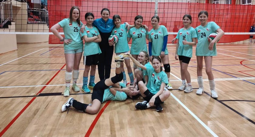 Turniej minisiatkówki Kinder Joy. Dziewczyny Volley’a na 1 miejscu w grupie