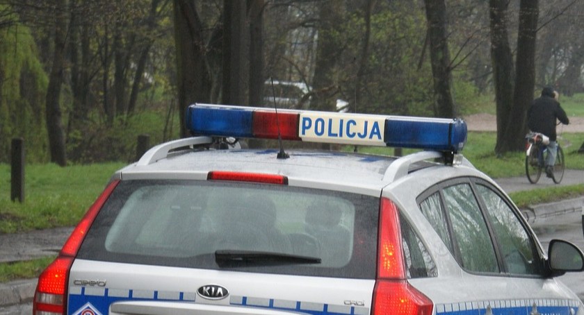 Pijany i bez uprawnień. Pechowy manewr sprawił, że wpadł w ręce policji 